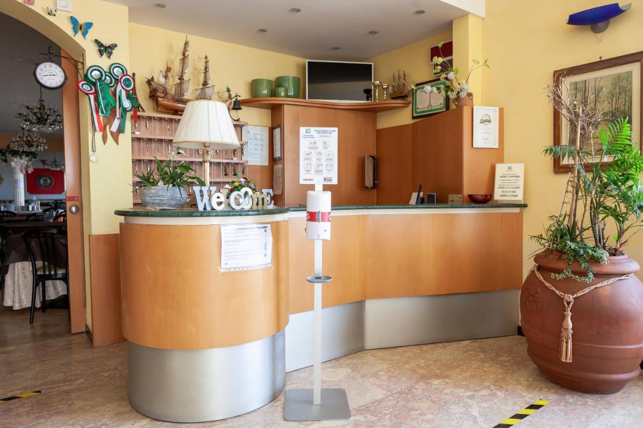 Hotel Primavera Sul Mare Lido Di Savio Ngoại thất bức ảnh